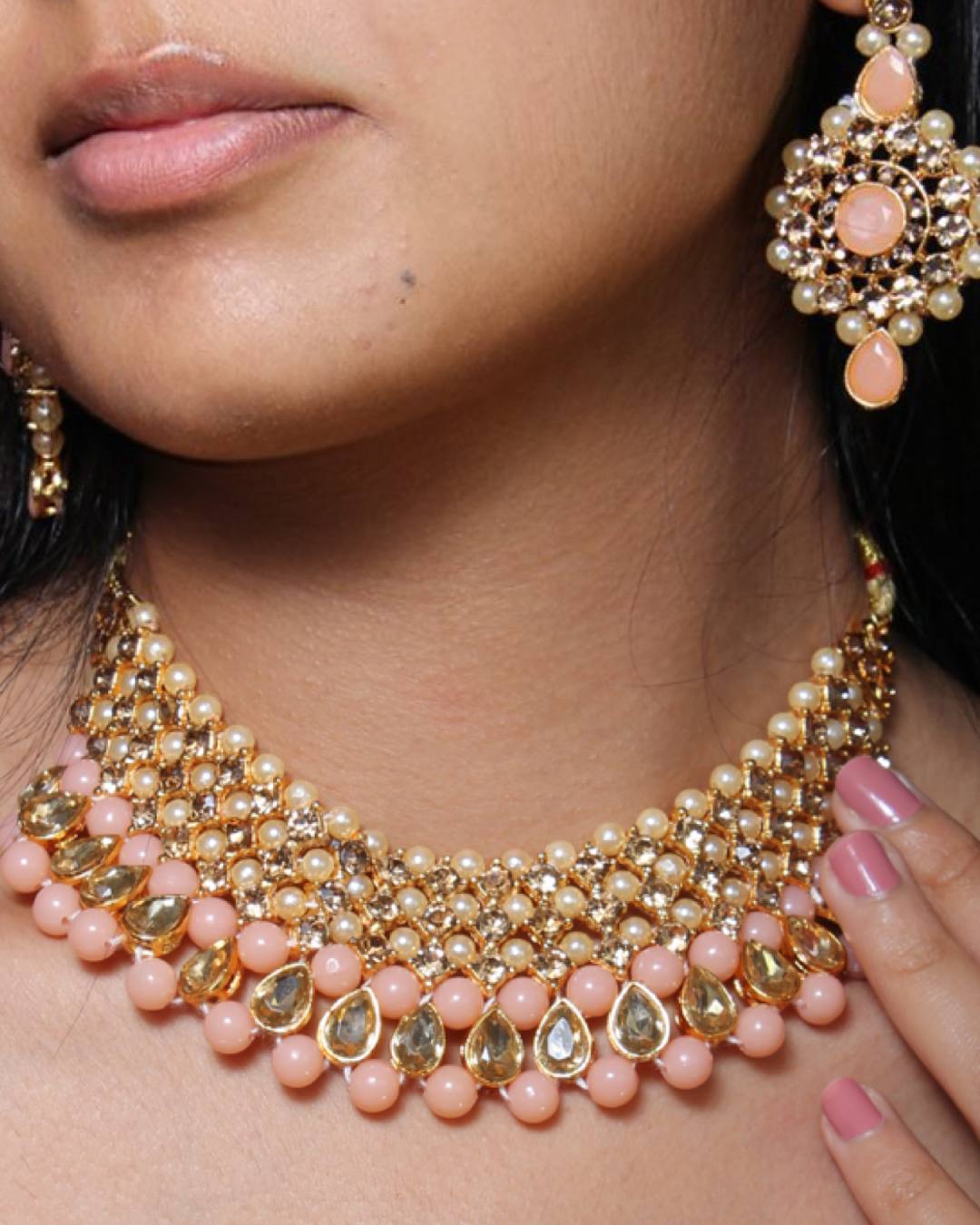 Moti Tikka Choker Set